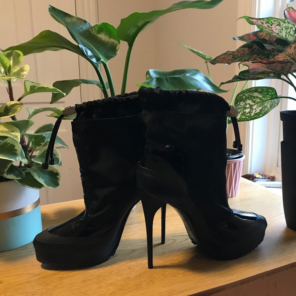 BURBERRY BLACK HEELS!! BRAND NEW ONLY WORN ONCE*** won’t last long !